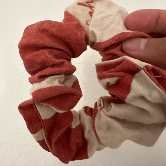 Lisa Says Gah scrunchie - Picture 4 of 5